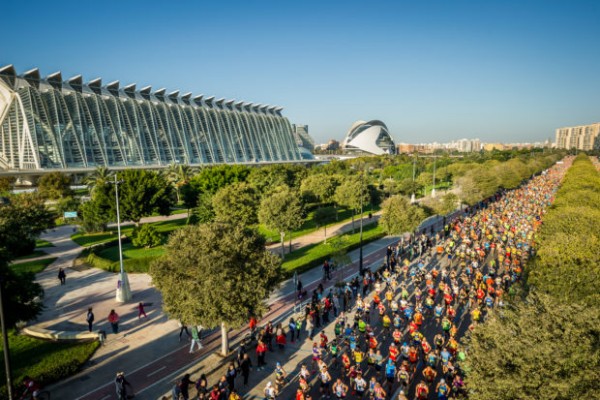 Victor Kipchirchir se impone en Valencia en triplete keniano