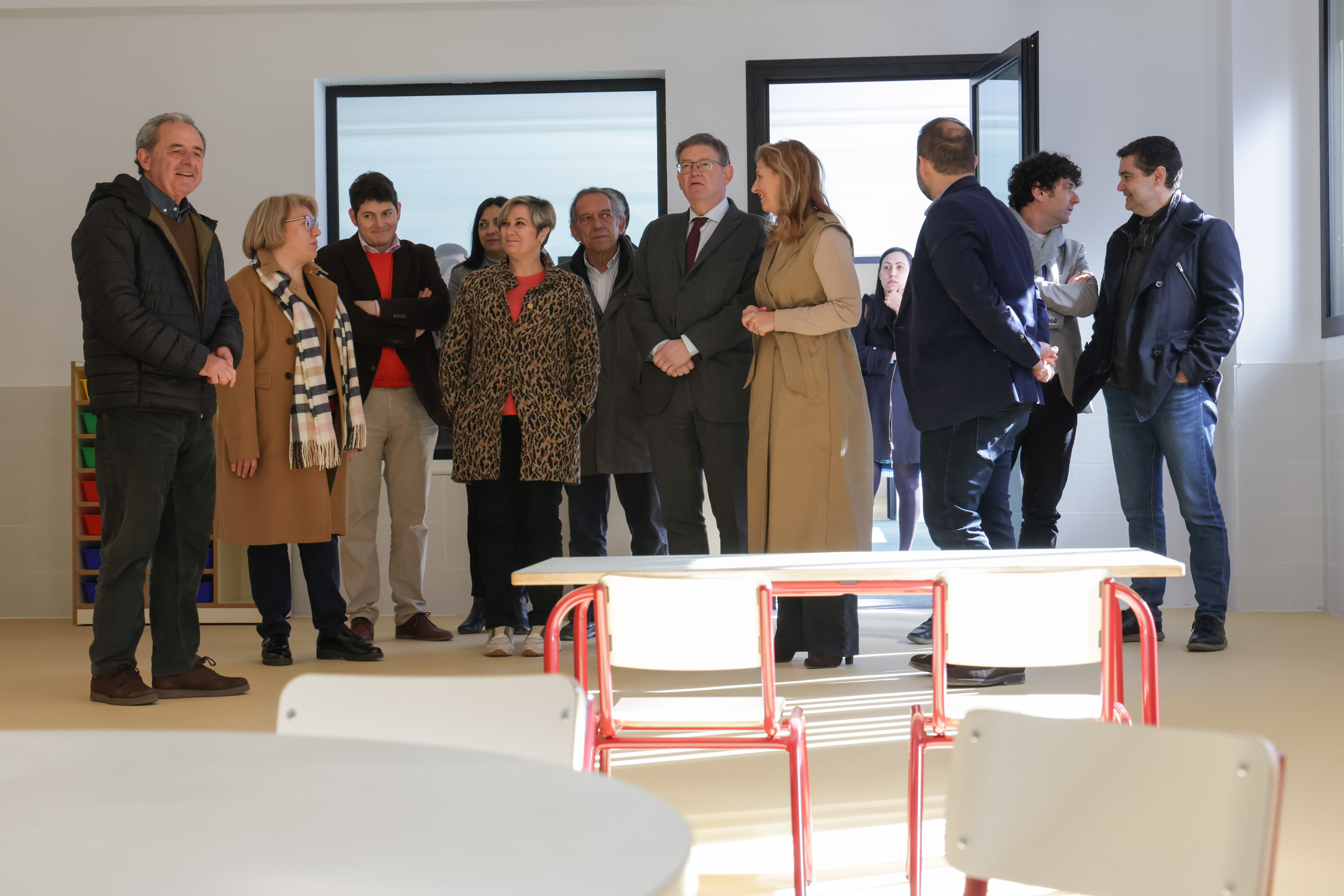 Puig visita la obra ya acabada del CEIP Herrero... que sigue sin fecha para la vuelta de sus alumnos