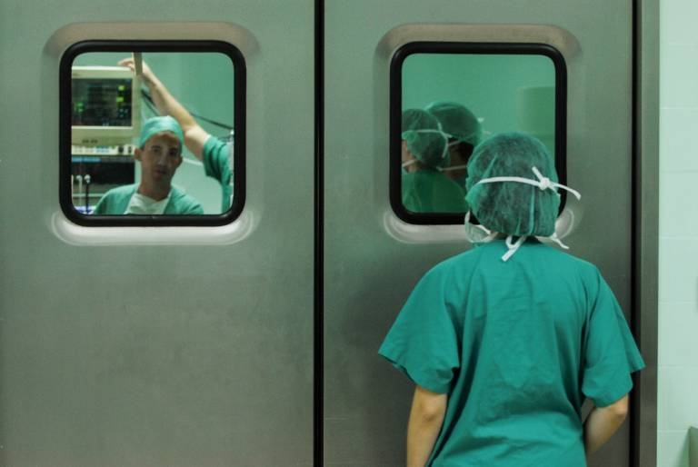 Patronal, sindicatos y asociaciones negociarán por primera vez un convenio único en sanidad privada