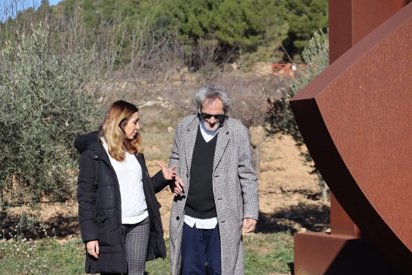 La Generalitat tiende la mano al artista Miquel Navarro tras sus críticas al proyecto eólico