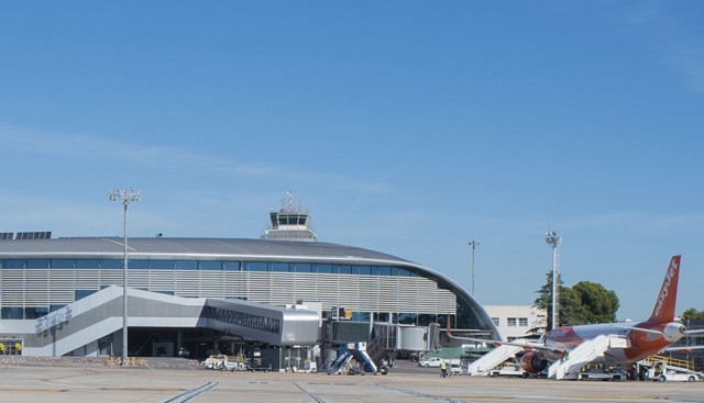 Serveo se hace con el 100% de la gestora de la torre de control del Aeropuerto de Valencia
