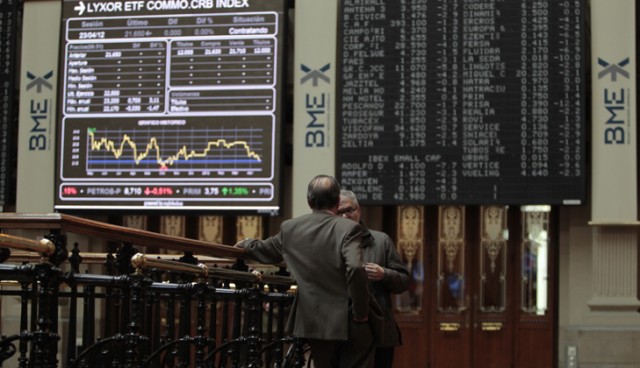 El Ibex 35 coge velocidad a media sesión y roza los 10.600 puntos