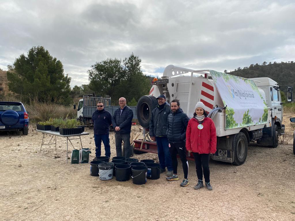 La Vila Joiosa celebra el Día del Árbol reforestando La Robella con más de 300 árboles