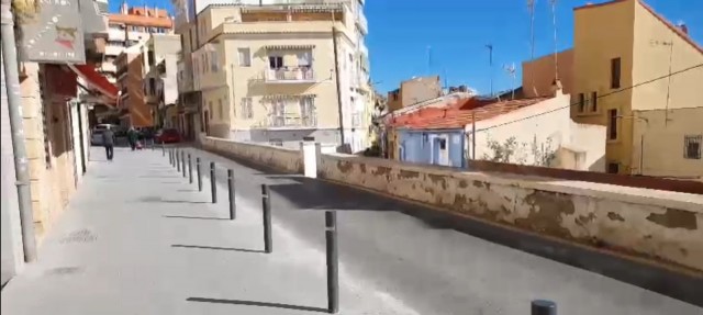 Alicante finaliza la reforma de aceras en Virgen del Socorro a la espera del plan integral del Raval Roig