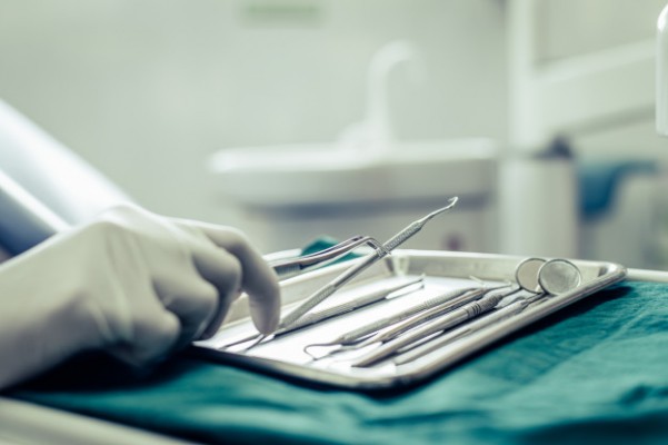 Fuera de cobertura: especialidades desaparecidas de la sanidad pública