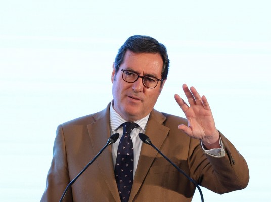 La CEOE no irá a la reunión de este martes sobre el SMI y mantiene su propuesta de 1.040 euros