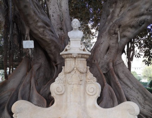 El monumento a Muñoz Degrain estrena restauración