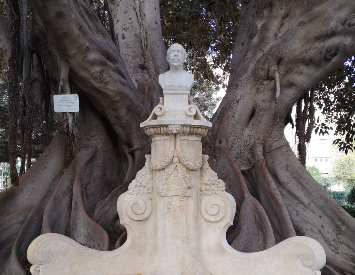 El monumento a Muñoz Degrain estrena restauración