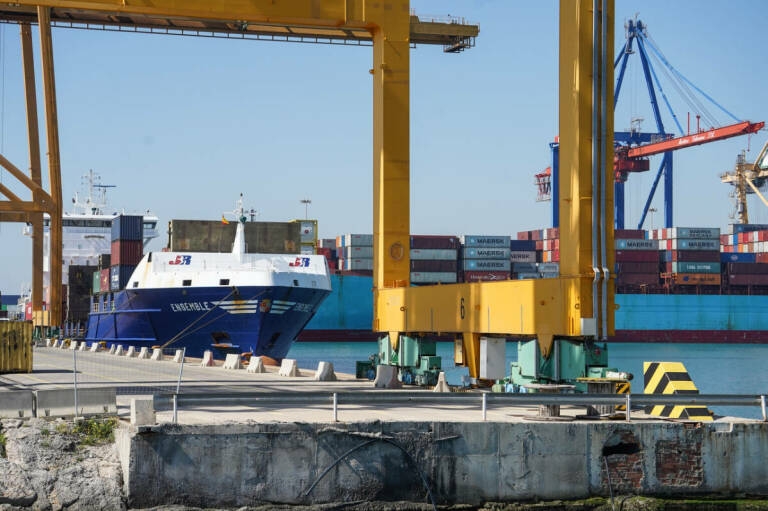 El Puerto de Valencia mantiene su cuota del 40 % en el tráfico marítimo
