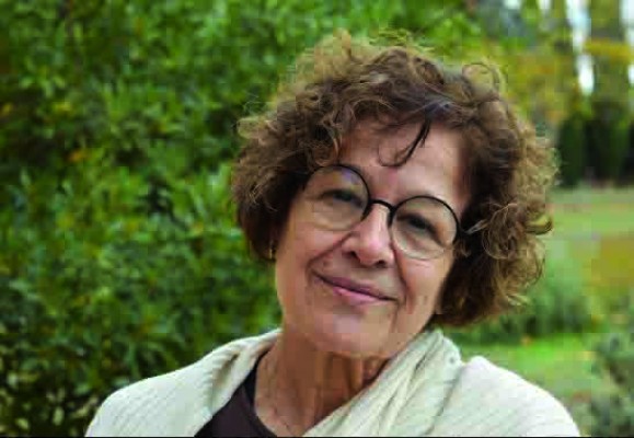 Ángeles Gómez Ortigosa presenta en Cieza su primera novela: una historia familiar ambientada en la huerta de Murcia