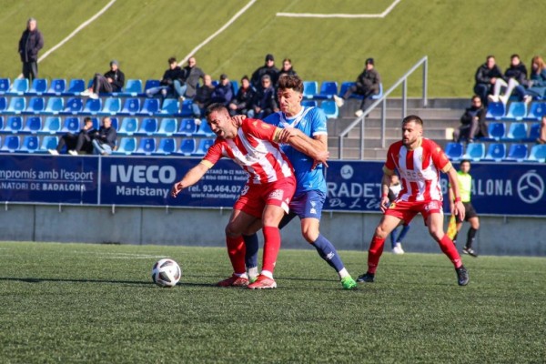 El Hércules insiste para que Ander Vitoria salga y activa el 'plan B' para la reforzar el eje de la zaga