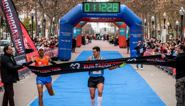 Nacho Safont y Otmane Btaine comparten triunfo en la Mitja Marató de Castelló