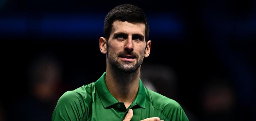 Djokovic se impone a Tsitsipas para igualar a Nadal con 22 Gran Slam