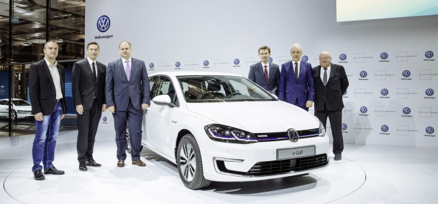 Estreno mundial del nuevo Volkswagen E-Golf en el salón del automóvil de Los Angeles