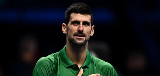Djokovic se impone a Tsitsipas para igualar a Nadal con 22 Gran Slam