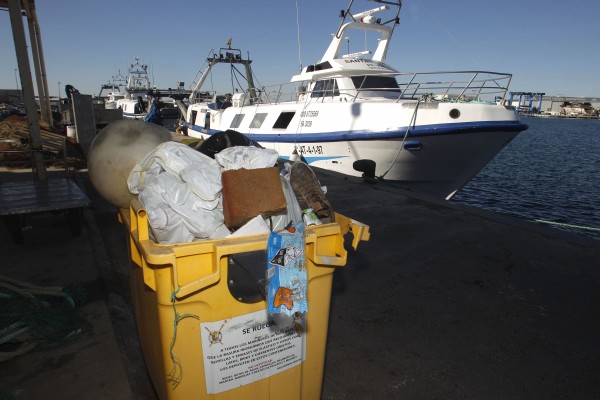 Los pesqueros valencianos reciclan 80 toneladas de plásticos del mar al año