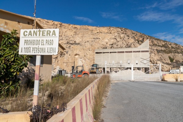 Santa Pola acude a la UE para buscar una salida a la playa de Varadero y a la Cantera (tras los portazos de Costas)