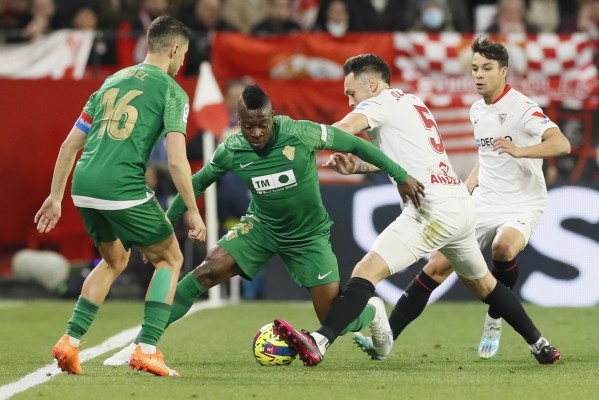 El Elche iguala su peor racha sin ganar y amplía su peor inicio de Liga
