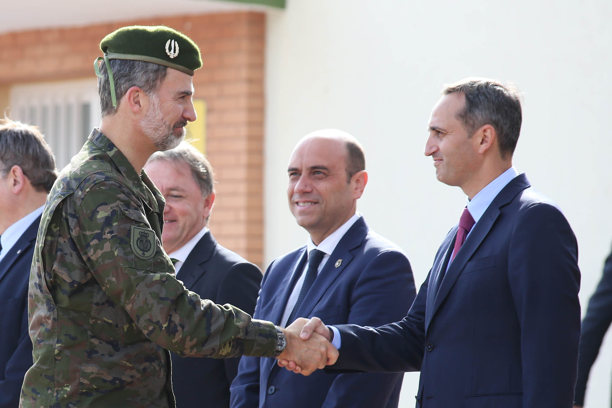 El tripartito y el PP abocan al fracaso el reto de C's para votar la apertura en domingo