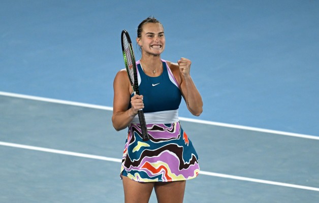 Sabalenka logra su primer grande tras remontar a Rybakina
