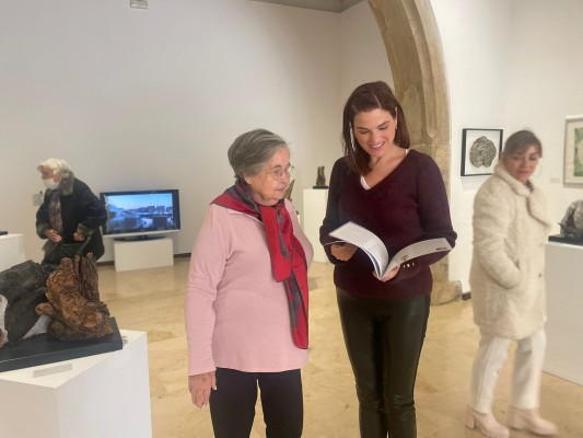 La Lonja Medieval de Elche acoge una exposición de Sol Pérez de piezas que fueron sumergidas 