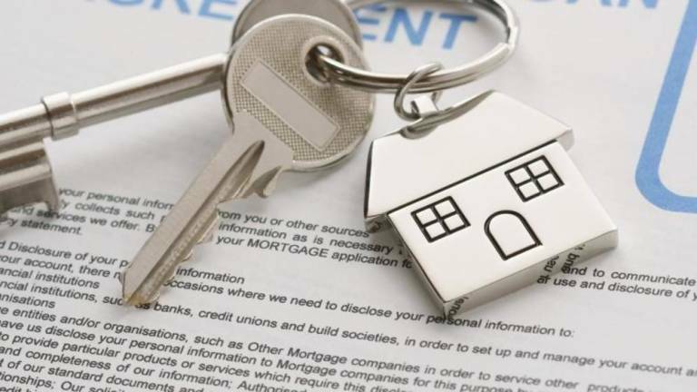 Las familias necesitan 8 años y un 33% del salario para poder pagar su casa, según datos del BdE