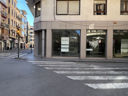 La falta de relevo generacional acaba con comercios míticos de Orihuela