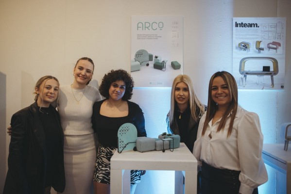 El proyecto ARCO, conjunto de varias piezas de mobiliario Soft Seating,
ganador del I Premio Actiu Academy