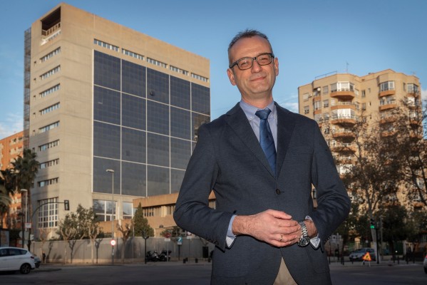 Víctor Marín, el profesor de Historia rockero que busca el consenso más difícil de todos: la Educación