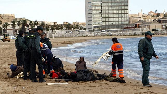 Sanidad señala que se debe de atender a inmigrantes a través de programas sociales