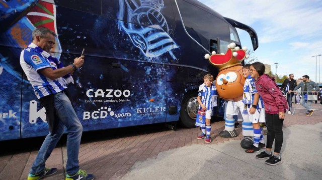 El atrevido autobús negro de la Real Sociedad