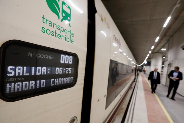 El AVE Murcia-Madrid completa su primer mes con 29.000 viajeros, casi 1.000 por día