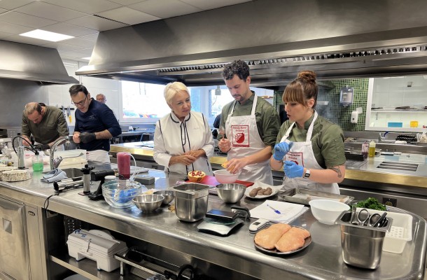 Un matrimonio de chefs gana el concurso creativo con granada mollar de Elche