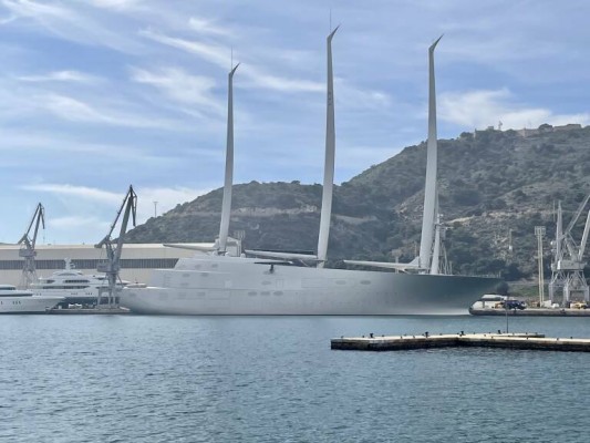 Navantia busca quien le pinte los barcos civiles y militares que repara en Cartagena por 6,5 millones de euros 