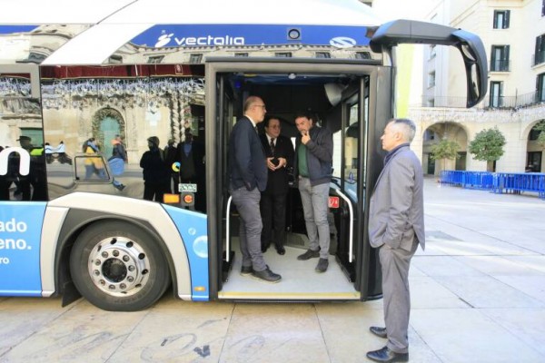 La nueva contrata de transporte de Alicante suma wifi y pantallas para informar sobre los trasbordos