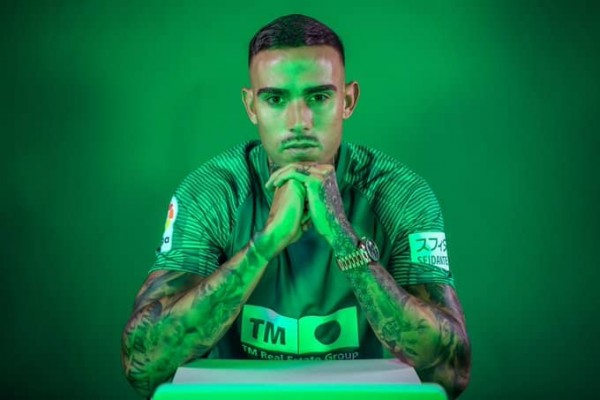 El Elche oficializa la cesión de Roger Martí al Cádiz