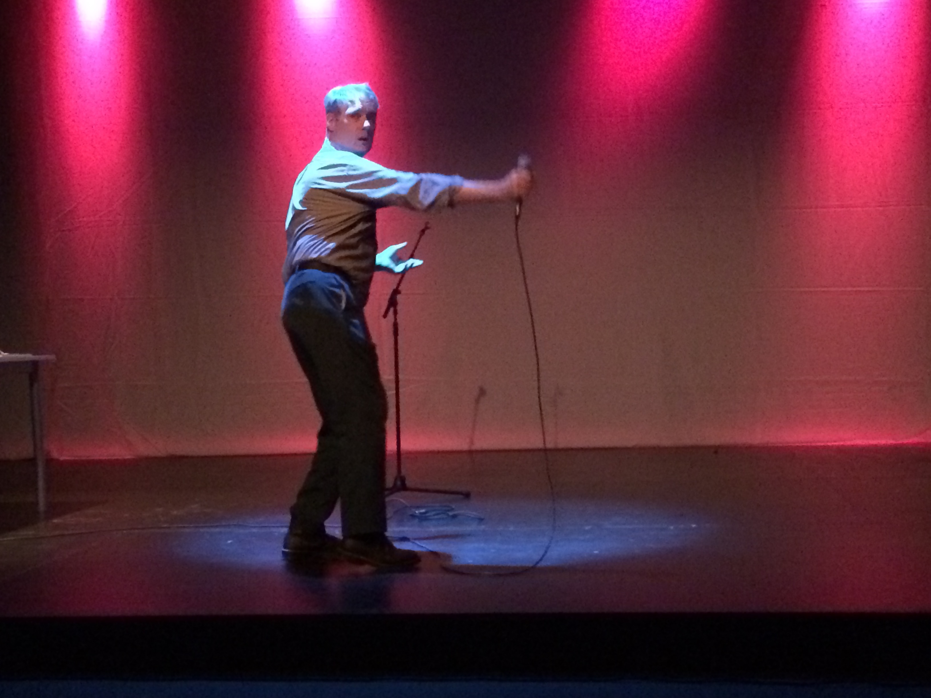 Calvin Johnson haciendo bailar el personal.  Foto JB MARTÍNEZ - 