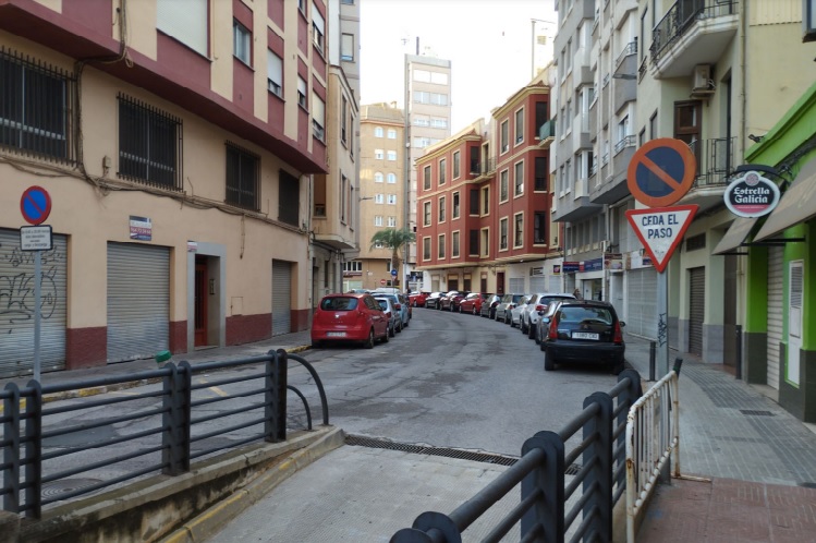 Perspectiva del trazado de la calle Dr. Roux desde su encuentro con la avenida Lidón. - 