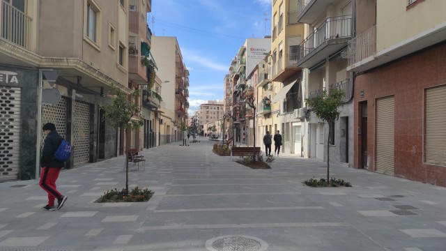 Final de la primera peatonalización en Carrús en Elche en Olegario Domarco: inauguración el 4 de febrero