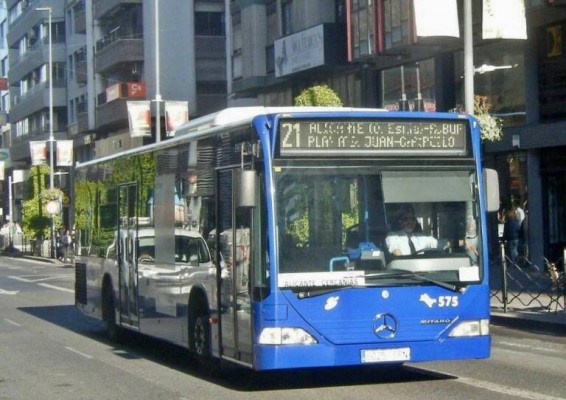 La concesionaria del autobús de l'Alacantí, abierta a dialogar tras el preacuerdo con la plantilla