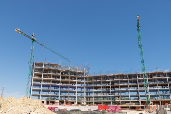 La obra nueva crece en Alicante en 2022 pese a las turbulencias: 5.768 viviendas, un 2,7% más