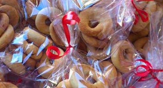 La Madres Mercedarias de Lorca preparan 450 kilos de 'rollicos' que venderán el día de San Blas
