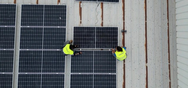 Obremo instala 3.000 paneles fotovoltaicos en la sede de Arciblansa