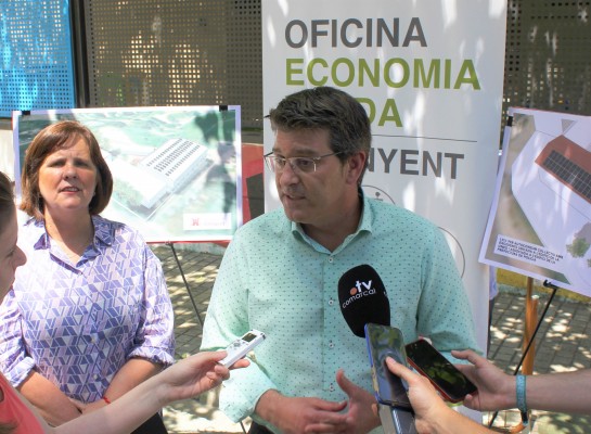 Ontinyent instala paneles solares para reducir el consumo energético externo a la UNED