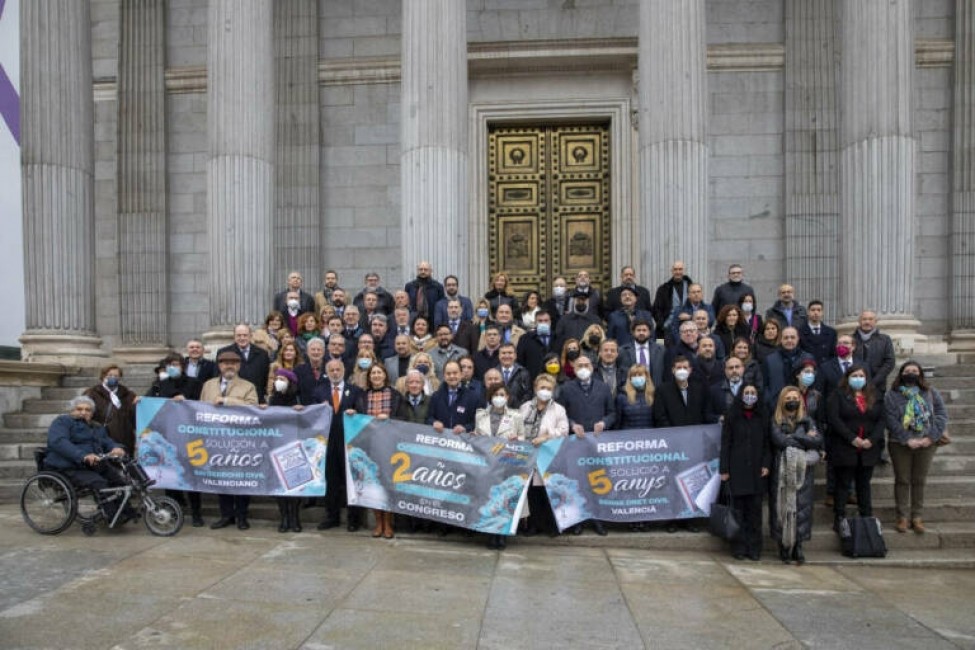 Concentración a favor del Derecho Civil Valenciano, a las puertas del Congreso. Foto: DAVID SABADELL - 