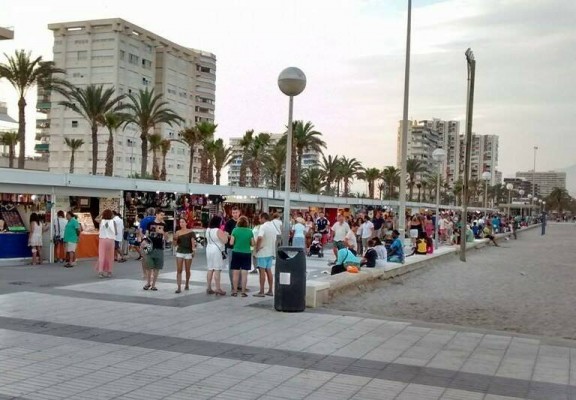Ahora sí: Alicante ratifica el traslado del mercadillo de San Juan y aplaza a 2024 el de La Explanada 