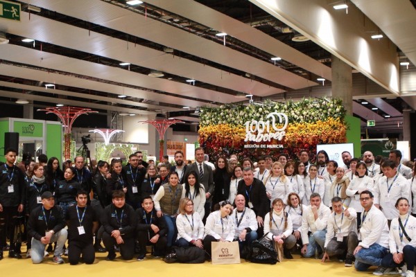 El estand de la Región en Madrid Fusión, decorado con 1.500 kilos de frutas y hortalizas, es uno de los más visitados