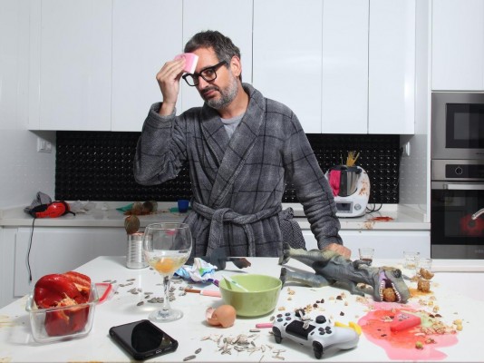 Eugeni Alemany arriba a Borriana amb tres pases de l'espectacle 'A ningú que li passe'