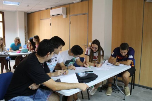 De valenciano a japonés: Onda apuesta por los idiomas con cursos para jóvenes 