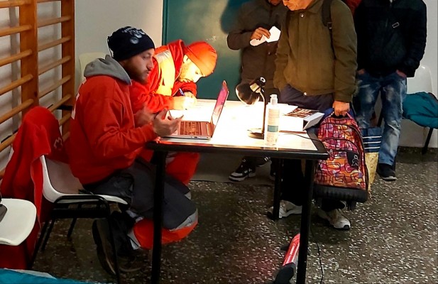 Alicante y Cruz Roja refuerzan la atención a las personas sin hogar ante la ola de frío